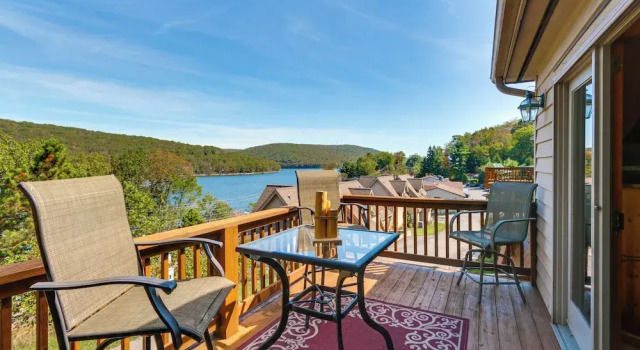 Апартаменты Deep Creek Lake Townhome w/ Deck & Water Views