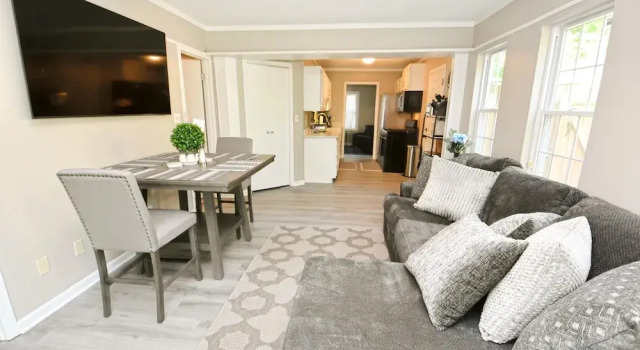 3 Blocks From Nd 3 Bedroom 2 Bath Home 1815, Prenota Casa vacanze Hotel a Indiana con parcheggio, Parcheggio