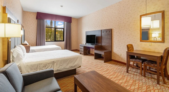 Четырёхместный люкс с видом на горы The Lodge at Big Sky