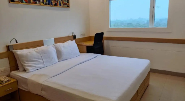 Mango Grove Hotel, Забронировать Отель Отели Чандигарх с парковкой, рядом с Торговый центр Elante Mall, Парковка