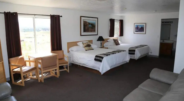 Четырёхместный семейный номер Standard The Riverside Ranch RV Park, Motel & Campground