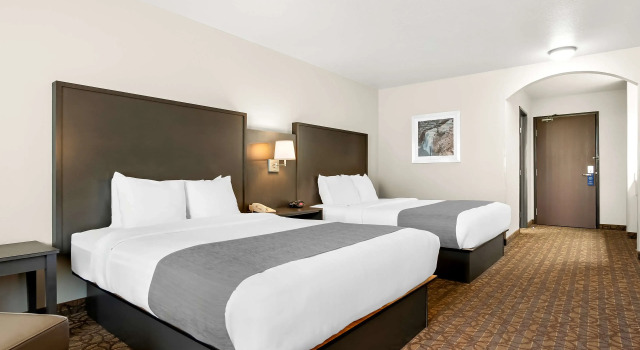 Четырёхместный номер Standard Best Western Sawtooth Inn and Suites