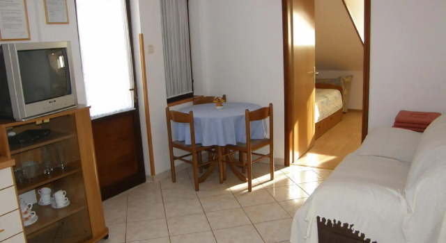Cubranic Silvija - One Bedroom No.2, Забронировать Отель Башка остров Крк, рядом с Пляж Башка