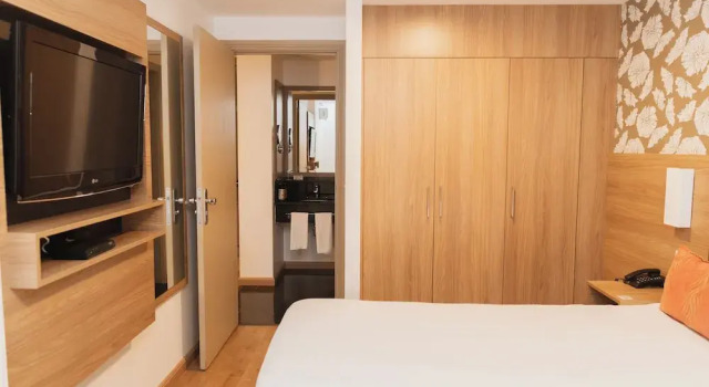 Двухместный номер Premium с балконом Intercity Curitiba 7 de Setembro