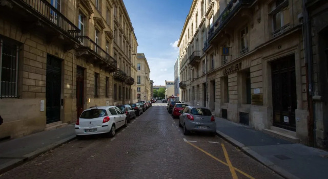 Spacious T3 of 150m2 - Place des Quinconces