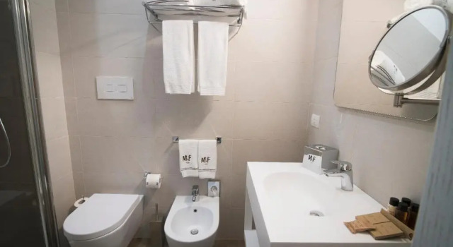 Standard- dobbelt i kælderen værelse M&F Hotel