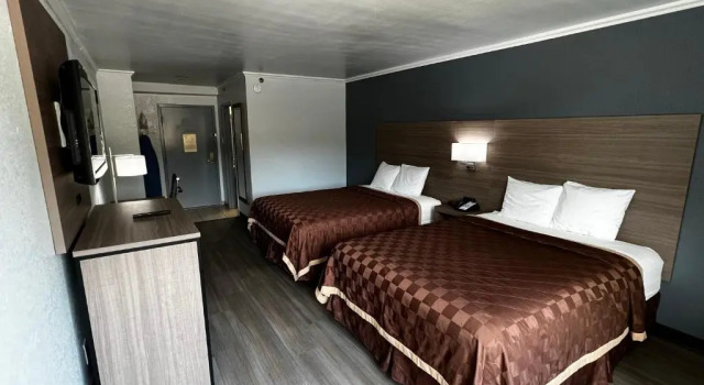 Четырёхместный номер Standard Super 8 by Wyndham Fort Worth Entertainment District