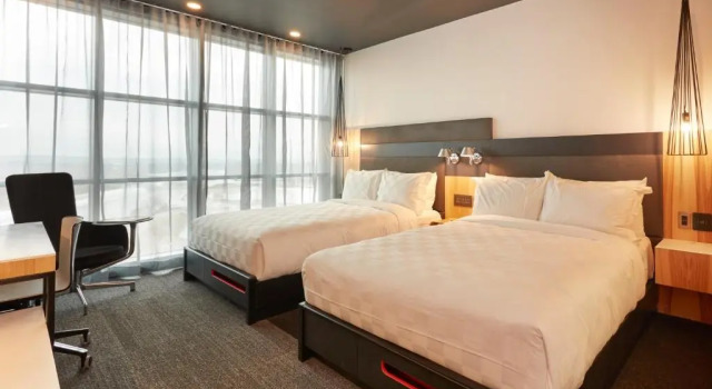 Четырёхместный номер Standard Alt Hotel Calgary East Village