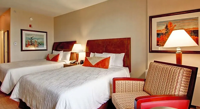 Четырёхместный номер Premium Hilton Garden Inn Calgary Airport