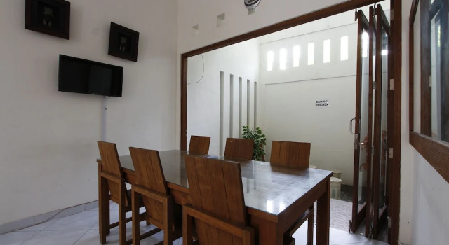 RedDoorz @ Kolonel Sugiono, Book Hotel Yogyakarta Yogyakarta Province
