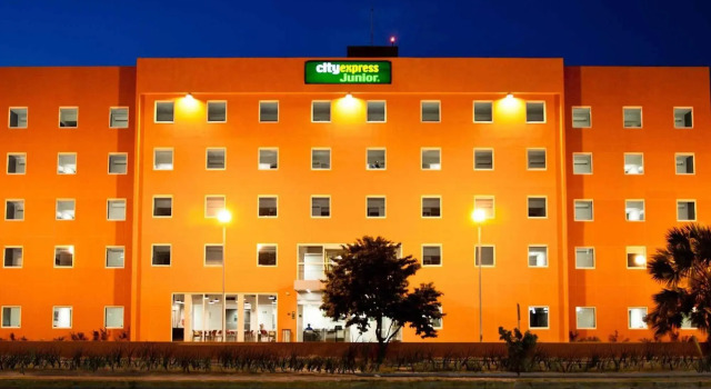 City Express Junior by Marriott Ciudad del Carmen Aeropuerto, Book Hotel Hotels in Campeche with a Pool, Swimming Pool