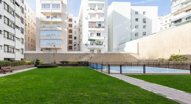 Beires - 1 Bedroom and Shared Pool in Almagro, Забронировать Апартаменты/квартира Мадрид Провинция Мадрид, рядом с Глориета-де-Куатро-Каминос