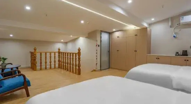 Семейный люкс Deluxe Burjin Comfort Hostel (Russian Style PedestrianStreet)