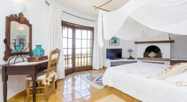 Villa Cas Berris, Book Villa Hotels in Ibiza with a Pool, Swimming Pool