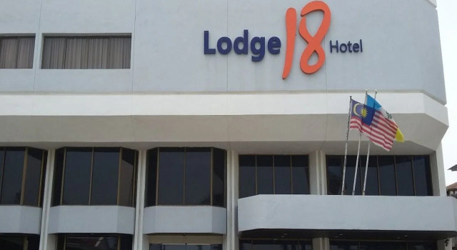 Lodge 18 Hotel