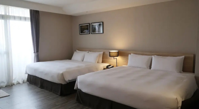 Четырёхместный номер Deluxe с балконом The HO Hotel