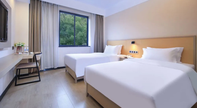 Двухместный номер Comfort Wing Hotel Guilin- Pedestrian Street