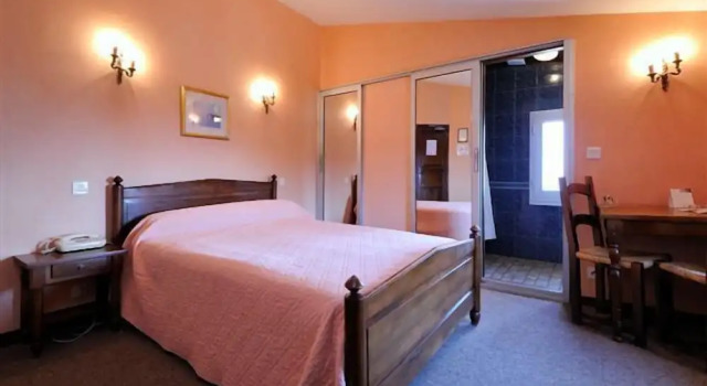 Двухместный номер Comfort Logis Hôtel Restaurant Les Géraniums