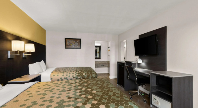 Четырёхместный номер Standard Econo Lodge White Pine Morristown I-81 & I-40 Split