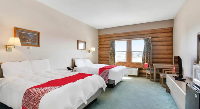 Четырёхместный номер Standard Casa Loma Inn & Suites by OYO Davenport IA near I-80
