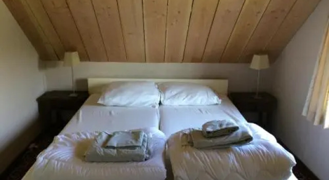 Dijkhuisje, Book Hotel IJzendijke 