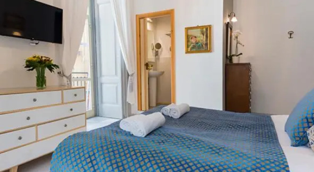 La Casa Napoletana - LS Accommodations, Забронировать Отель Отели Неаполя с завтраком, рядом с Кафедральный собор Неаполя, Завтраки