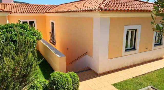 Villa with swimming pool in Golf Resort, Rezervovat Lázně / Resort Hotely v Oeste s parkováním, Parkování