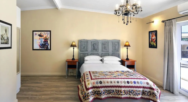Lovely Self-catering Home, in Quiet Area, 10 Minutes Walk to Restaurants No01