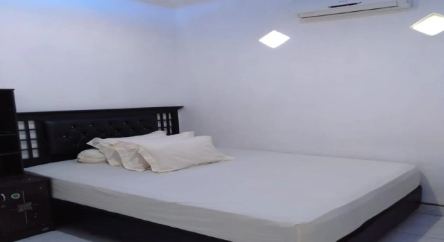 Khumairah Guest House, Rezervovat Penzión Hotely v Sulawesi s parkováním, Parkování