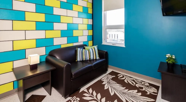 Люкс University of Winnipeg Downtown Hostel
