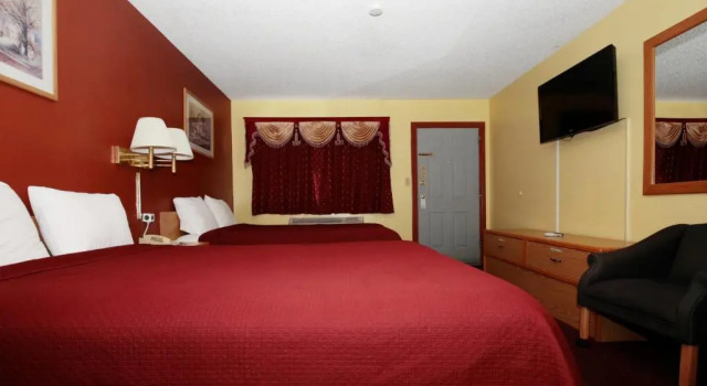 Четырёхместный номер Standard Regency Inn