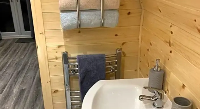 The Highland Hideaway Pod, Buchen Sie Hotel Hotels in Schottland mit Parkplatz, Parkplätze