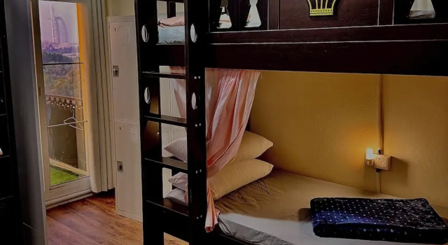 Кровать в общем номере (женский номер) с балконом Happy Hostel Dubai