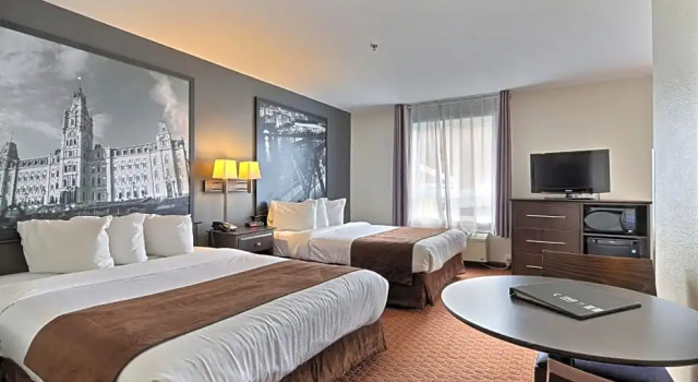 Шестиместный номер Superior Super 8 by Wyndham Quebec City