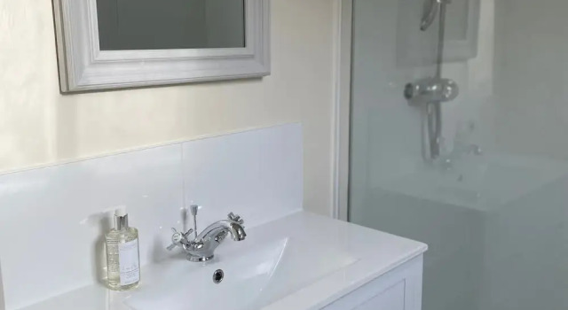 Коттедж White Cottage