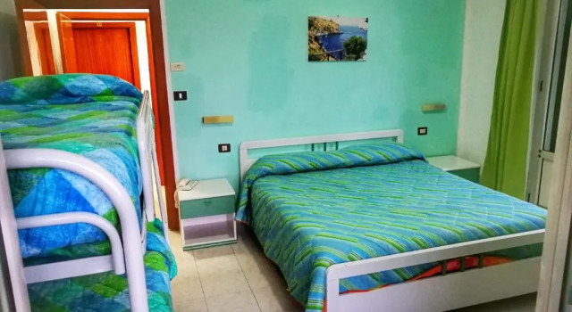 Четырёхместный номер Standard с балконом Hotel Ulisse
