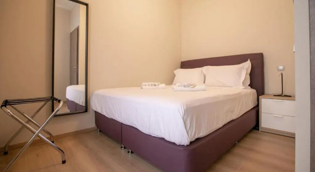 Luxurious 4 bdrm+3 bath Apt in the heart of Athens