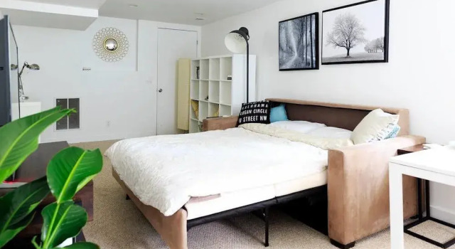 Апартаменты c 1 комнатой с балконом Argyle Basement Elegant 1 BR and Sofabed