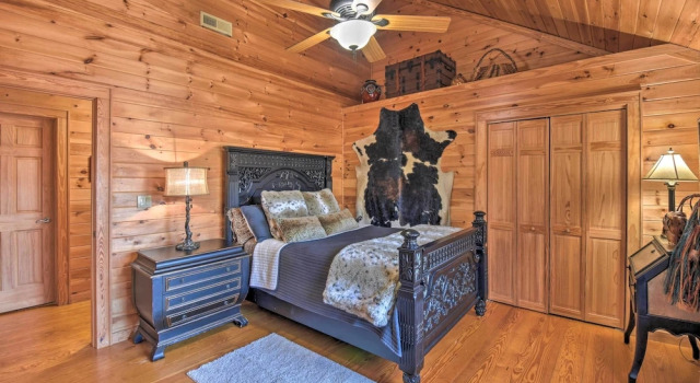 Dream Catcher: Luxe Cabin w/ Large Deck + Mtn View, Забронировать Дом для отпуска Сапфир Аппалачи