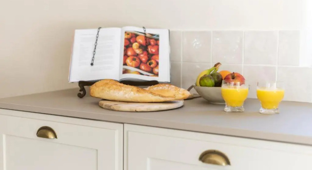 Апартаменты c 1 комнатой La Petite Ruche, 1 Bedroom Gite in the Luberon (Adults Only)
