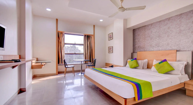 Двухместный номер Deluxe Treebo Admiral Suites New Usmanpura