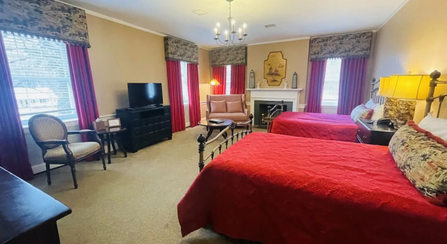 Номер Royal Excelsior at the Manor House