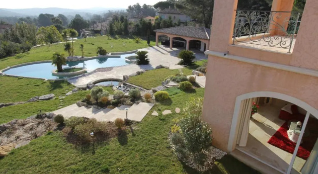 Номер Standard Suites de Prestige JACUZZI SAUNA HAMMAM PISCINE Mougins Cannes Grasse