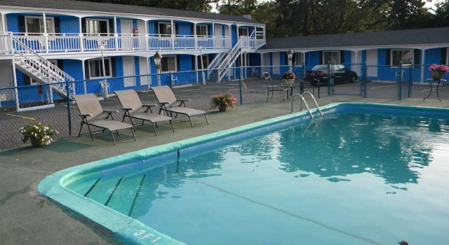 Dennisport Surf Club Boutique Hotel, Varaa Hotelli Hotellit New England uima-altaalla, Uima-allas