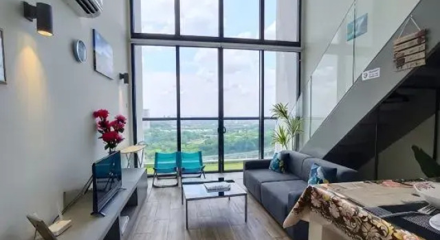 Люкс #SP1, Cozy Duplex, Quiet Stay with MRT View