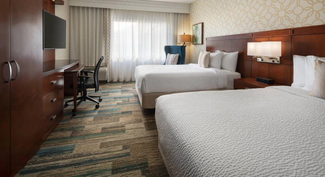 Четырёхместный номер Standard Courtyard by Marriott Santa Barbara Goleta