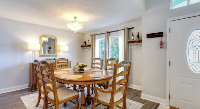 Коттедж Inviting Jensen Beach Home w/ Screened-in Patio!
