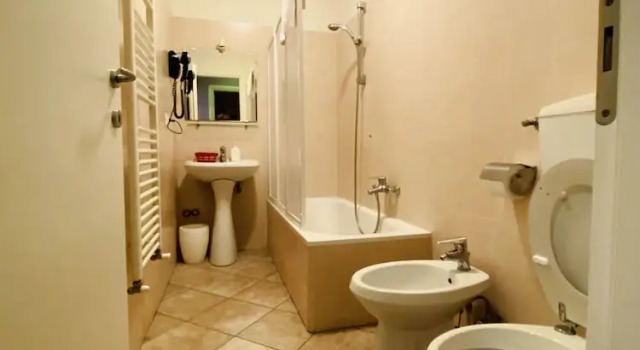 Трёхместный номер Standard Emerald Palace