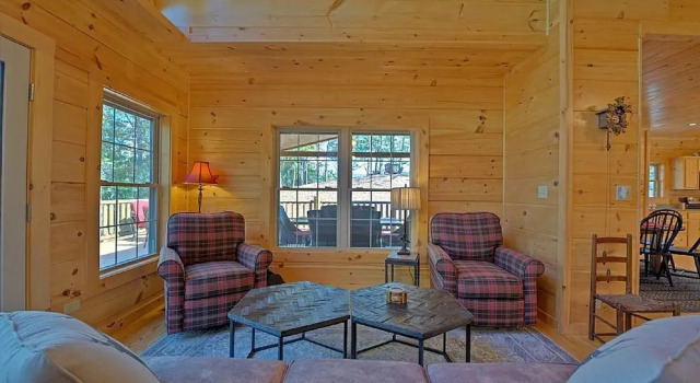High Top Mountain Lodge - 5 Br Cabin, Забронировать Дом для отпуска Виллы Блэк-Маунтин, Вилла