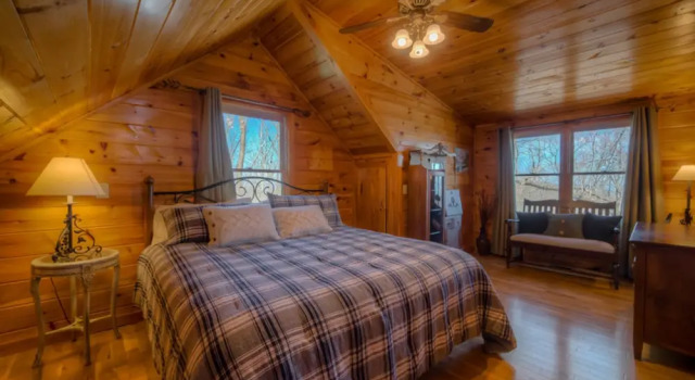 Above the Blue by Escape to Blue Ridge, Book Hotel Necowa Cove USA